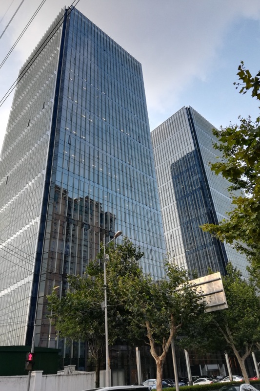 上海长宁区东银中心写字楼租售，鼎立大虹桥核心商务区，近地铁2/10号线