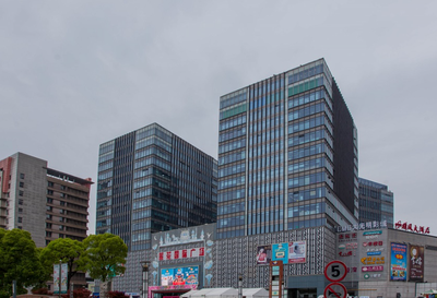 上海闵行区南方休闲广场写字楼租售，周边设施完善，地铁1号线莲花站近在咫尺