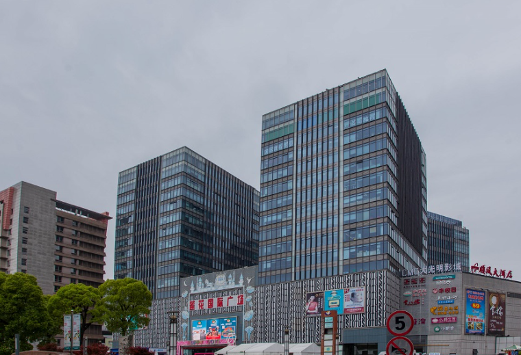 上海闵行区南方休闲广场写字楼租售，周边设施完善，地铁1号线莲花站近在咫尺