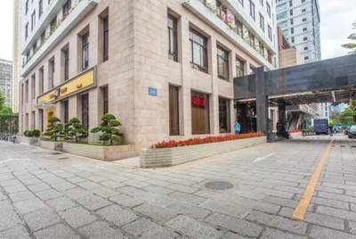 上海长宁区华联发展大厦写字楼租售，租金合理，距外滩及虹桥机场仅十余分钟车程