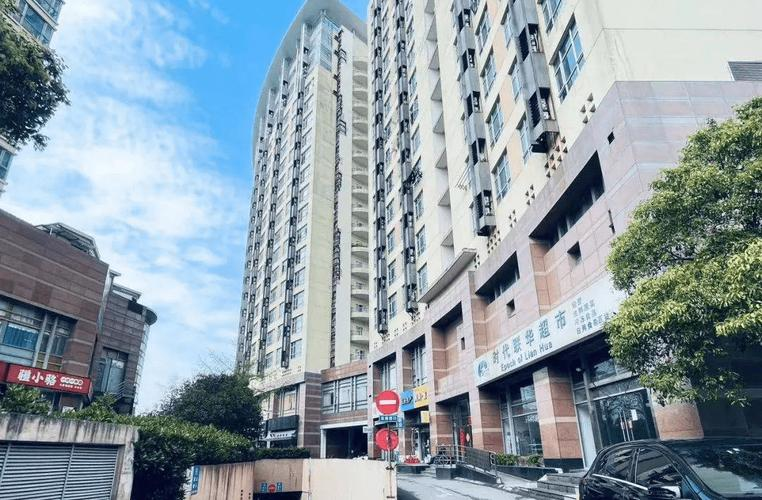 上海市浦东区同华大厦公寓出售，交通出行方便，项目周边办公氛围浓厚