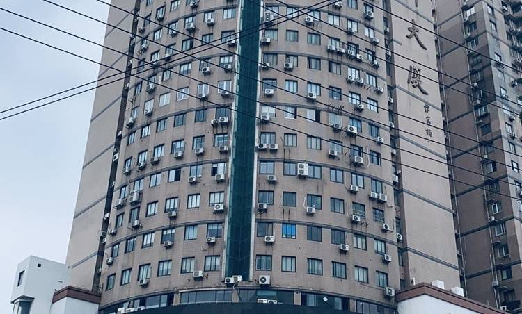 上海市杨浦区汇国科大厦公寓出售139㎡，项目交通网络十分发达，紧靠内环