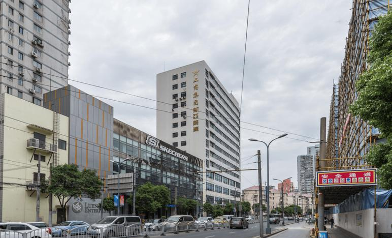 上海长宁区新亚药业大厦写字楼租售，位于市区繁华地段，近地铁2/13/14号线