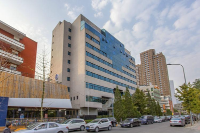 上海长宁区东方国际大厦写字楼租售，大厦内部设计合理，电梯充裕快捷