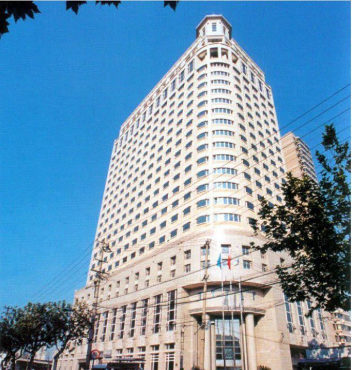 上海静安区现代设计大厦写字楼租售，房型布局光照视野好、地铁1、2号线，周围的基础设施很齐全。