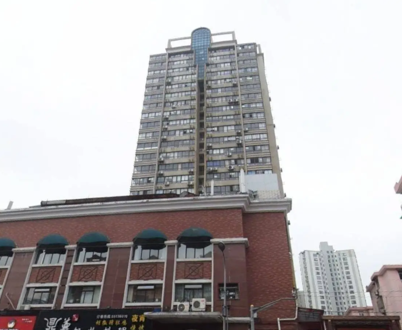 上海杨浦黄兴广场公寓出售交通便利，位于城市副中心五角场商圈，人才聚集发展前景十分优越。