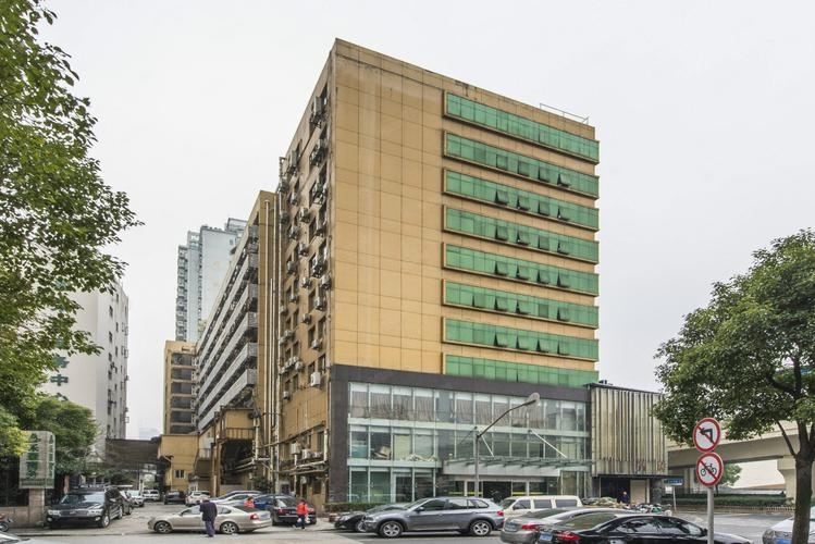 上海长宁区增泽世贸大厦写字楼租售，大厦设施配套齐全，近地铁3/4号线延安西路站