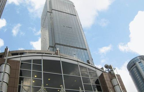 上海徐汇区港汇中心二座写字楼租售，坐落于上海徐家汇商业中心华山路、近地铁9/11/1号线