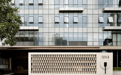 上海市浦东区容居前滩，向四周延伸出大量道路，使整个板块四通八达