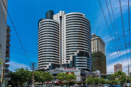 上海静安区银发大厦写字楼租售，位于市区繁华地段，近地铁1号线，装修现代