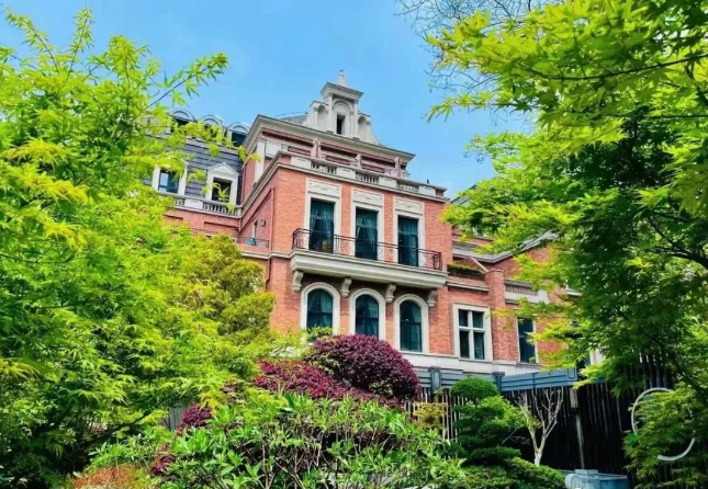 上海市杨浦区公园央墅独栋出售，杨浦公园旁，海派洋房花园独栋，主附楼、地上地下围合式设计，功能空间划分清晰