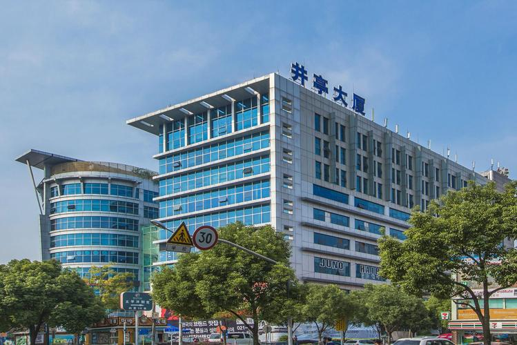 上海闵行区井亭大厦写字楼租售，租金合理，近地铁10号线龙柏新村站/9号线合川路站