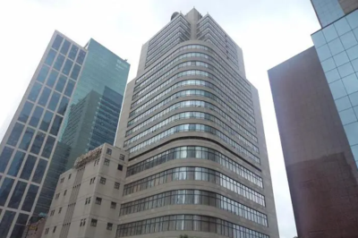 上海市浦东新区写字楼一百杉杉大厦出租，办公环境舒适，空间多样化