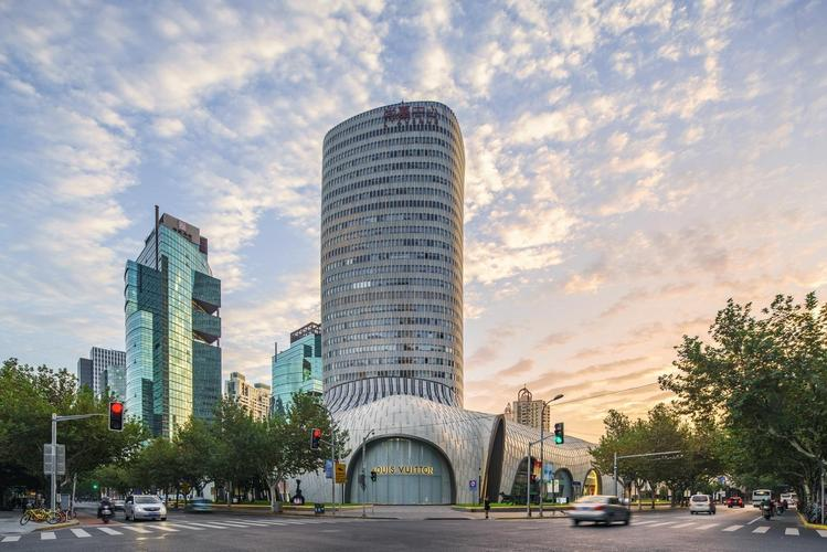 上海长宁区尚嘉中心写字楼租售，与虹桥友谊商城、虹桥万都中心和虹桥上海城相邻