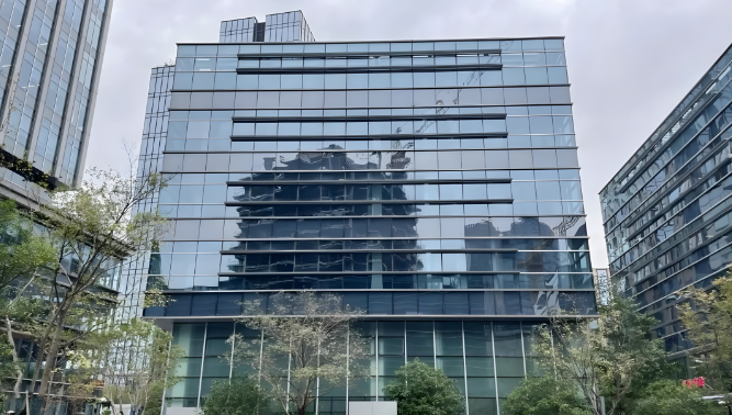 上海市闵行区莘庄中心独栋出售，春申湖畔，仅一个小目标的商办独栋，尽享生态景观办公氛围