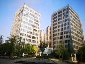 上海静安区市北中铁中环时代广场复试办公楼出售，面积216㎡（复式，2层面积432㎡），700万税费各付