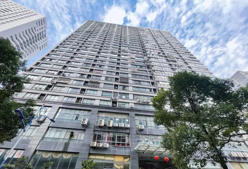 上海闸北区众昌大厦写字楼租售，交通便利，周边超市、银行等商业设施俱全