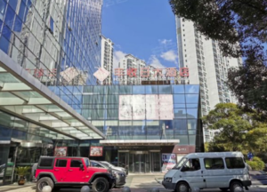 上海普陀区曹杨路地铁路口独栋商铺出租、地理位置优越、周边写字楼林立、执照齐全