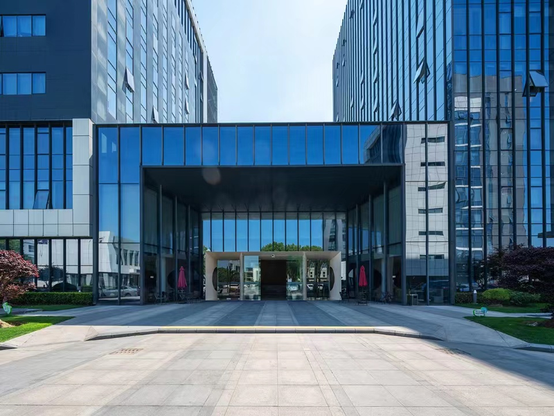 上海虹桥商务园区E通世界商务园区出租，紧邻虹桥枢纽、100-1000平标准交付/现状装修 地铁17号线蟠龙路地铁站