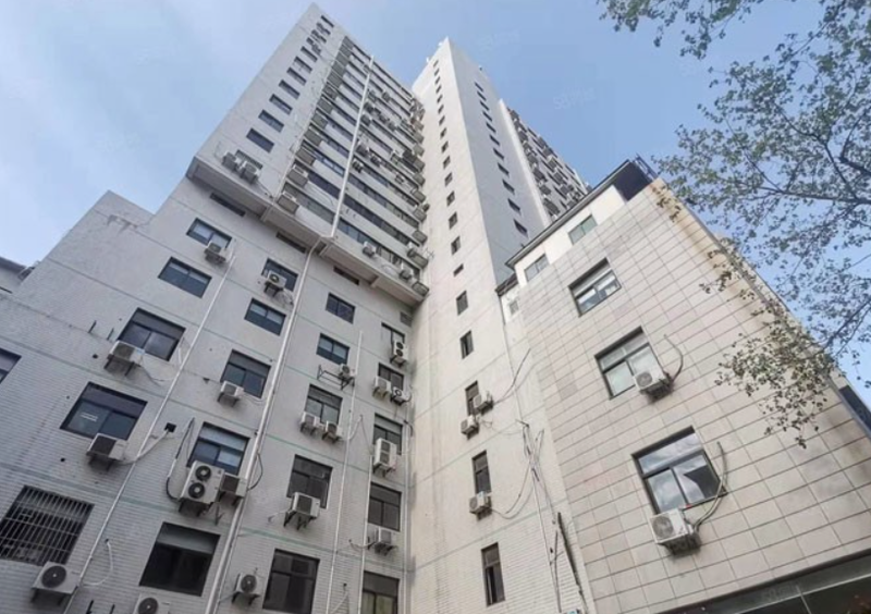 上海长宁区玉嘉大厦写字楼租售，总高20层的涉外办公大楼，近地铁1/210号线