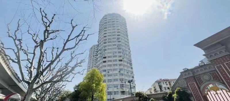 上海市静安区共和公馆179.85㎡公寓出售，3公里生活圈可以迅速辐射到人民广场