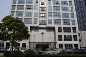 上海市宝山区丽晶1588公寓出售，周边商业设施配套齐全，地处宝山杨行板块核心位置