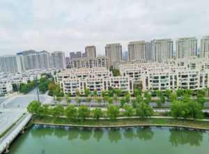 上海市嘉定区嘉隆俊公寓出售，有上海西部最大的人工湖公园远香湖公园