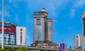 上海杨浦区泸东金融大厦酒店独栋出售，五角场知名高端酒店出售，回报率5%以上，地铁口稀缺资源，地段无可复制