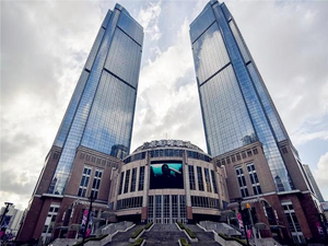 上海徐汇区港汇中心一座写字楼租售、配套设施完善、近地铁9/11/1号线