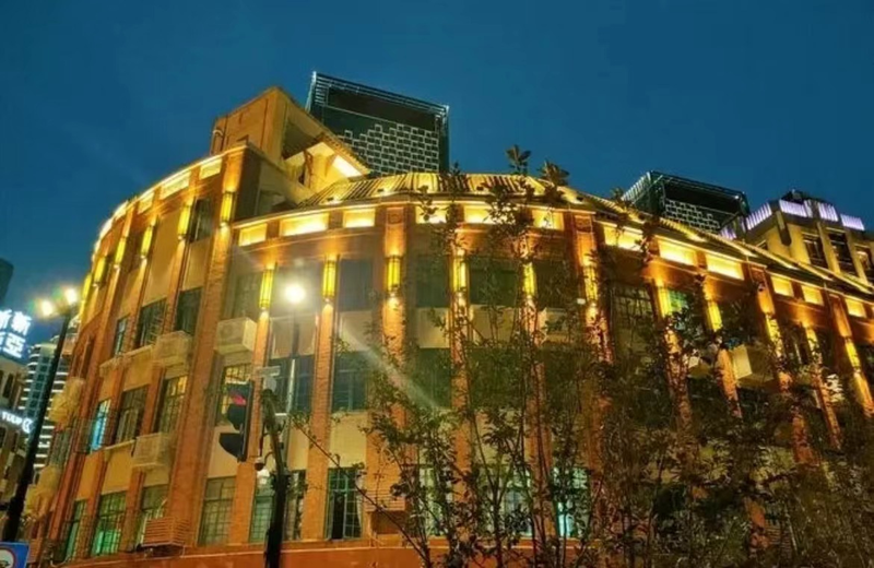 上海市黄浦区赛元大厦公寓出售，周边有大型超市，配套十分齐全