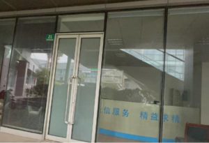 上海市松江老城商铺租售，全玻璃幕墙，有外摆区，店铺朝南，南向河景