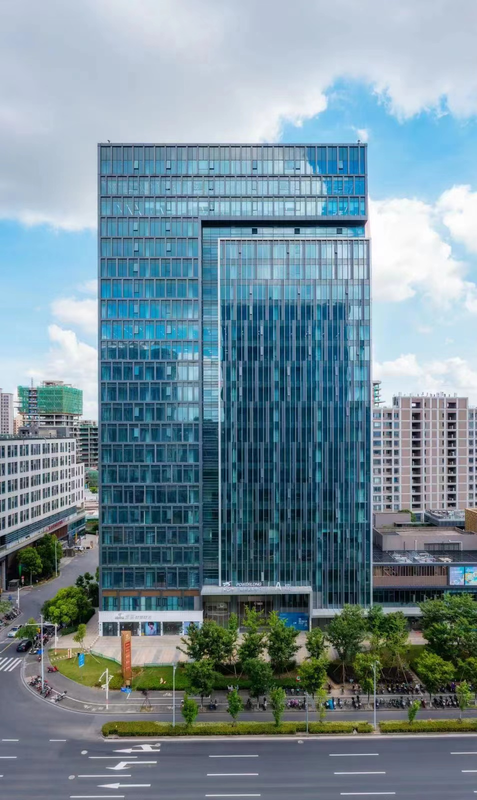 上海青浦宝龙中心丨青浦新城商圈的地铁17号线汇金路地铁站正上盖的商办综合体项目，从2号口出来可以直接从B1层进入项目的办公楼大堂。 130-300平标准交付/现状装修 地铁17号线汇