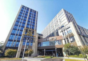 上海市杨浦区汇首创滨江壹号公寓出售，交通便利，近地铁4号线杨树浦路站